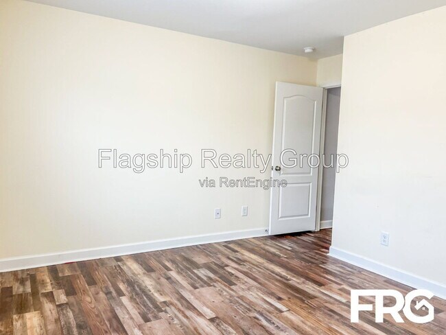 Building Photo - 491 Fallingbrook Dr