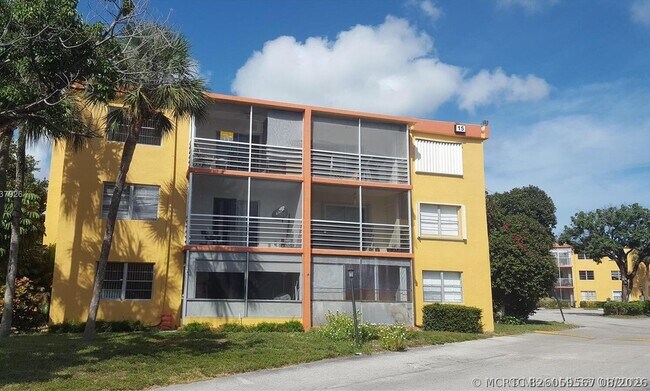 Building Photo - 4304 NW 9th Ave