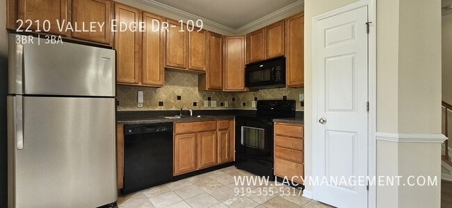 Building Photo - 2210 Valley Edge Dr