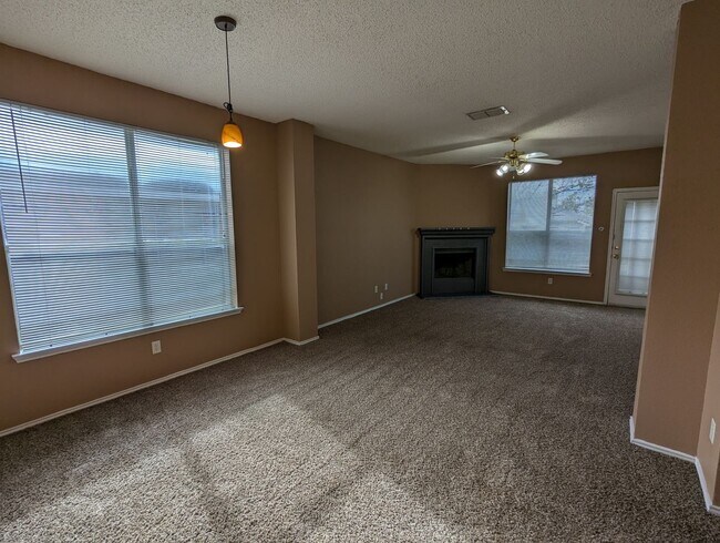 Building Photo - 3 Bedroom Home in West Fort Worth