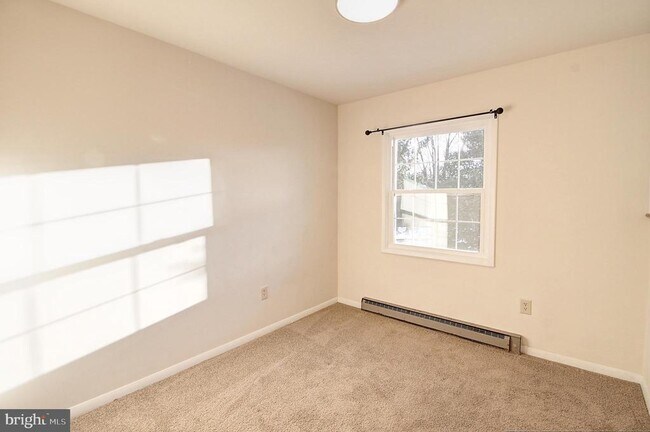 Building Photo - 1411 W 12th St