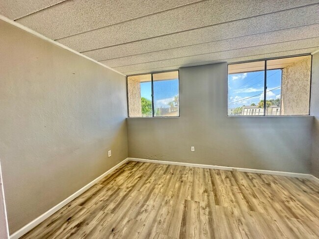 Building Photo - 300 Miracle Strip Pkwy SW