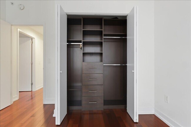 Building Photo - 389 Washington St