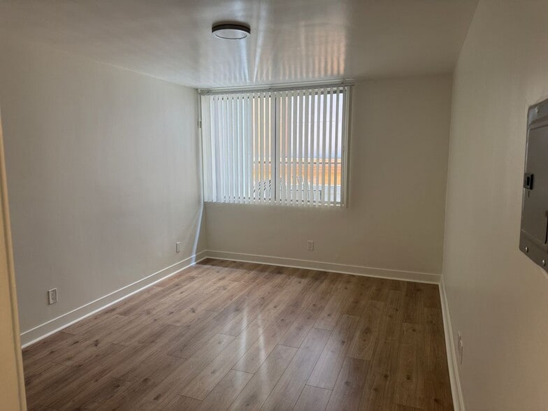Building Photo - 5643 Carlton Way