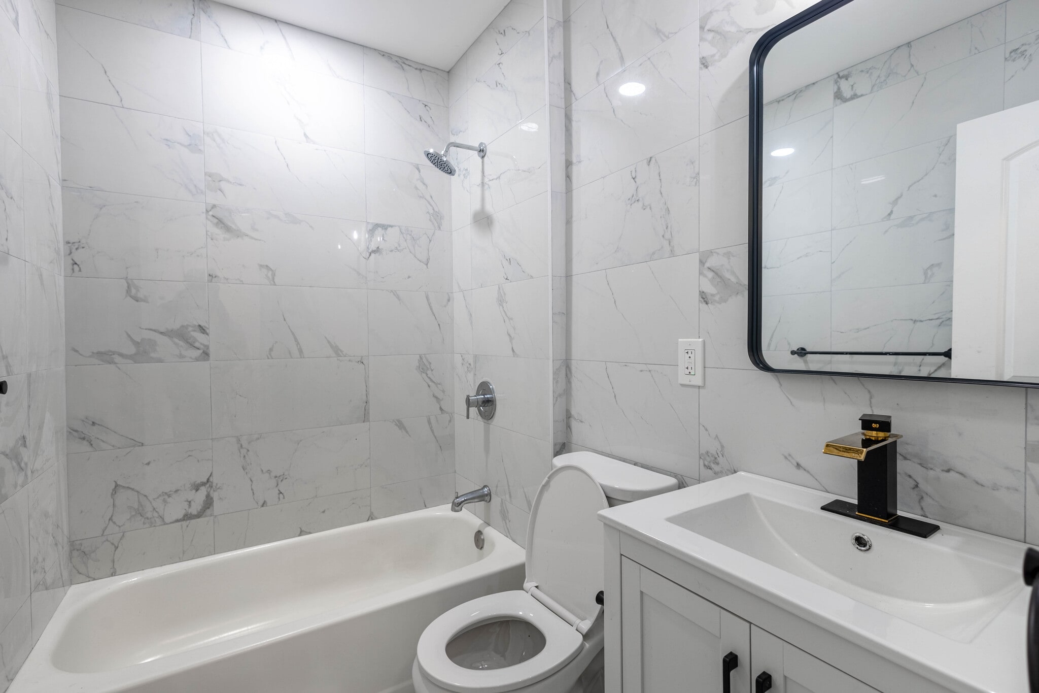 Building Photo - 3205 E Monument St