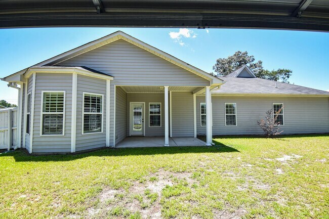 Building Photo - 4 Bedroom 2 Bathroom- Small Pets Considered