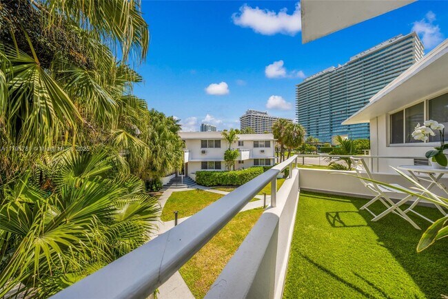 Building Photo - 10190 Collins Ave