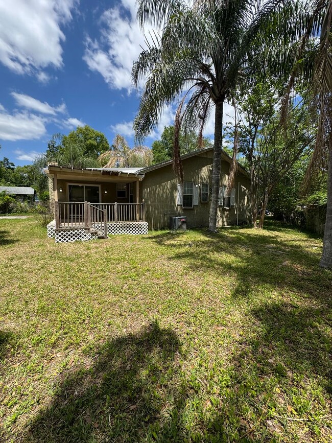 Building Photo - Freshly Renovated 3/2 Single Family in Wes...