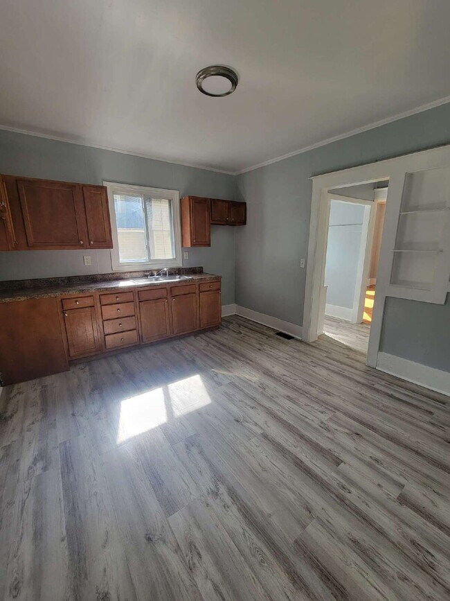 Building Photo - 3 Bedroom- Prime Rochester Location