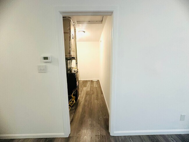 Building Photo - 746 Edgemont Ave