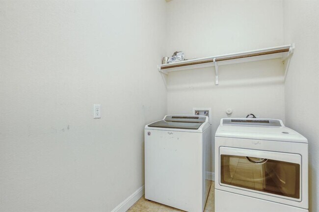 Building Photo - 600 Acadia Bnd