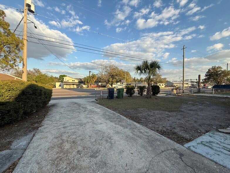 Building Photo - 4410 N 40th St