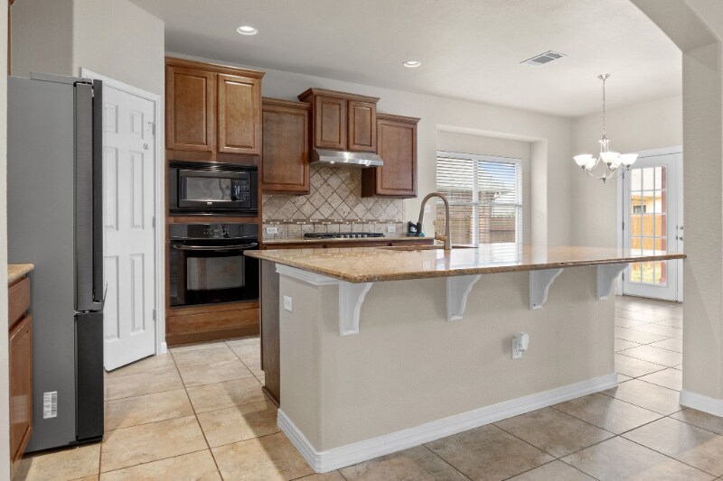 Building Photo - 13713 Glen Mark Dr