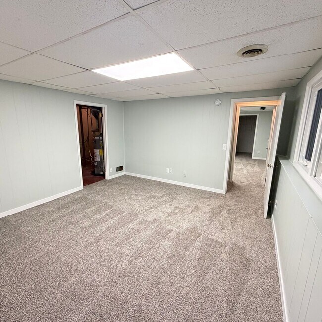 Building Photo - Rockford Schools! 3 Bedroom Duplex