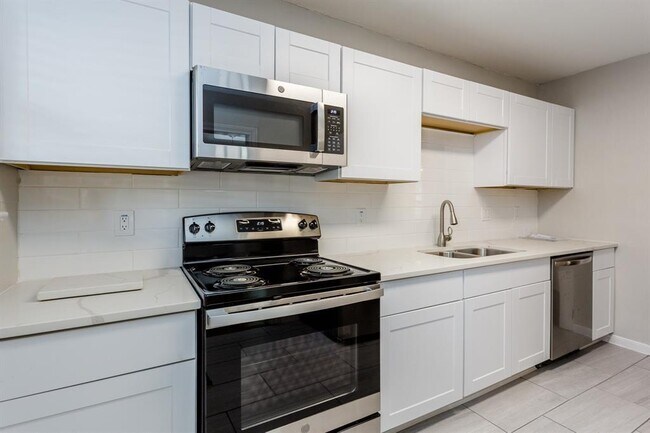 Building Photo - 2348 McClendon St