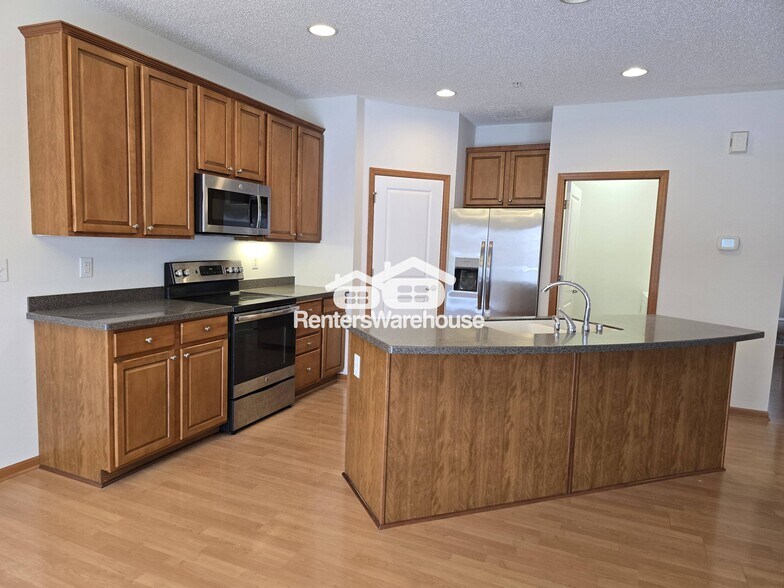 Building Photo - 1611 Fox Hunt Way