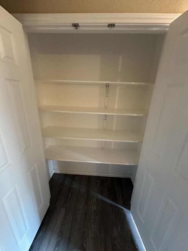 Building Photo - AVAILABLE NOW!