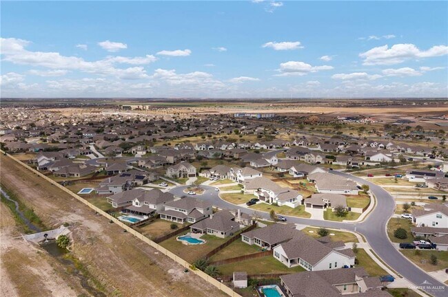 Building Photo - 26 Amistad Cir