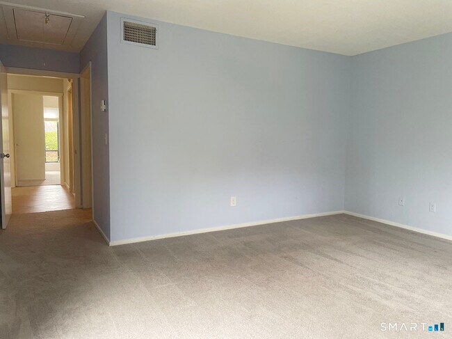 Building Photo - 445 Heritage Vlg
