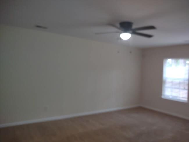 Building Photo - Super Four bedroom home in Northeast Columbia!