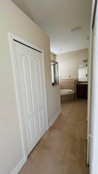 Building Photo - Heritage Point D Heritage Point Drive Unit 20002