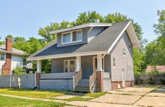 Building Photo - Spacious 3-Bedroom Home with Walk-In Closets!