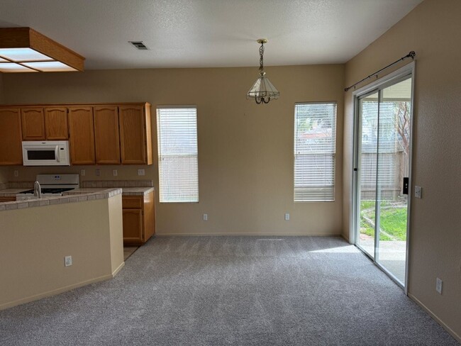 Building Photo - Modern 3 Bedroom One Story Dixon *STAR REN...