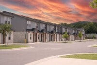 Building Photo - 2 Bedroom 2 Bathroom Home in Fayetteville, AR