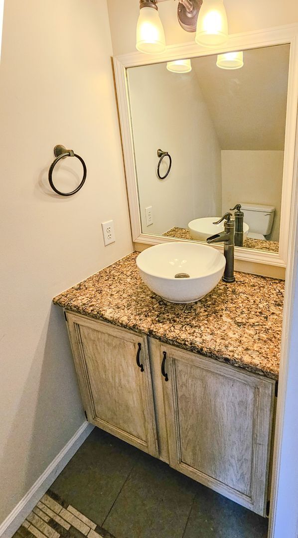 Building Photo - West Knoxville 37923 - 2 bedroom, 1.5 bath condo with hardwood floors - Contact Ryan Fogarty (865...