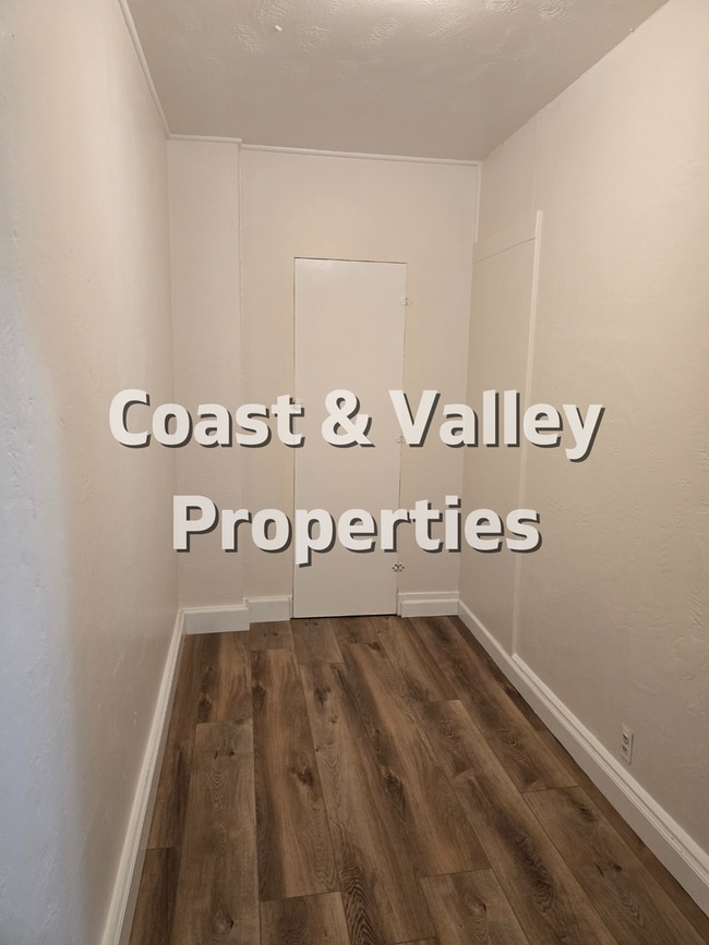 Building Photo - 570-572 5th St