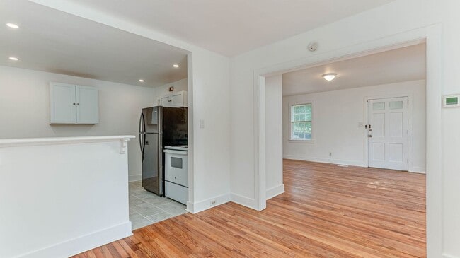 Building Photo - 2 Bedroom 1.5 Bath Townhouse in Wagener Te...