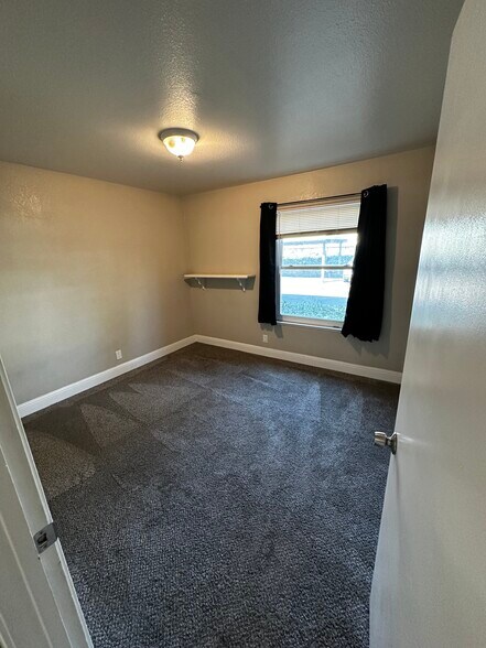 Building Photo - 3722 W Benjamin Holt Dr