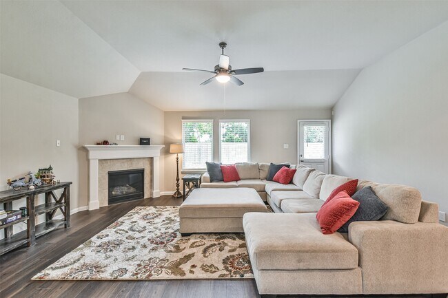 Building Photo - 19111 Friesian Stallion Ln