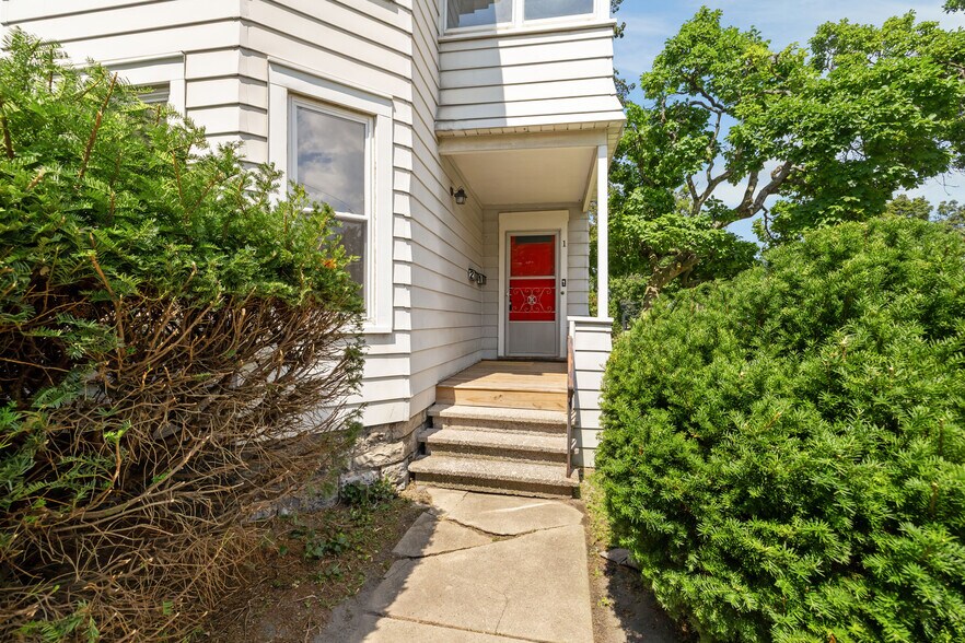 Building Photo - 115 E Yates St