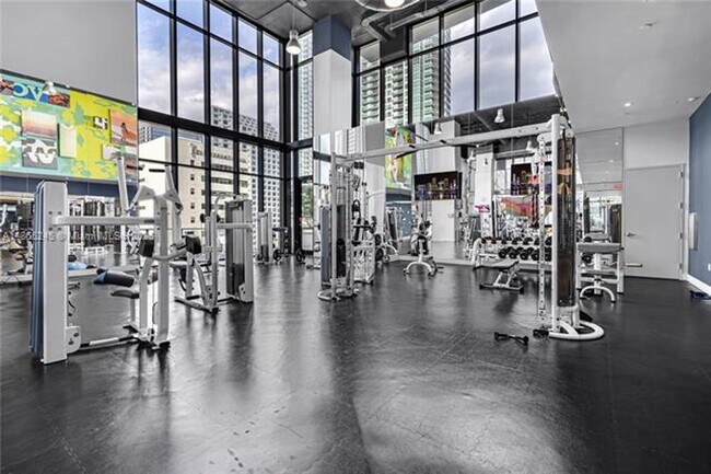 Building Photo - 1010 Brickell Ave