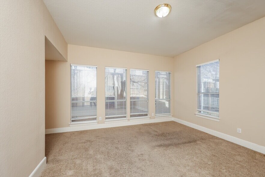 Building Photo - 3405 Marymount Dr