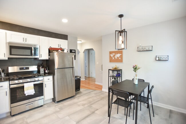 Building Photo - Zinsle Flats