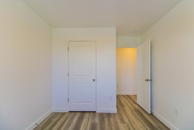 Building Photo - 1163 100 S