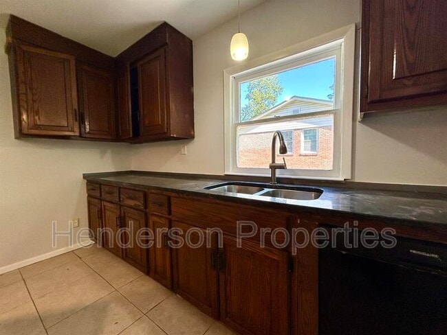 Building Photo - 908 Bilmark Ave