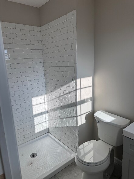 Building Photo - 511 Marlow Dr E