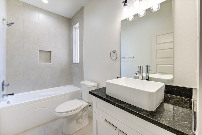 Building Photo - 2922 El Fenice Ln