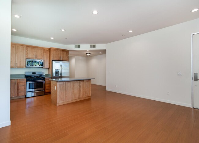 Unit 2 Living - 14212 Riverside Dr