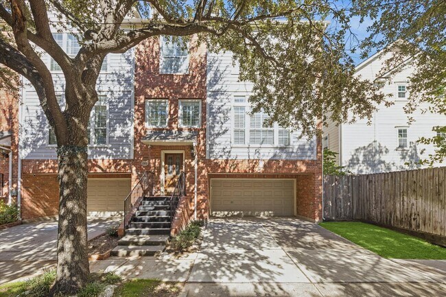 Building Photo - 205 Dennis St