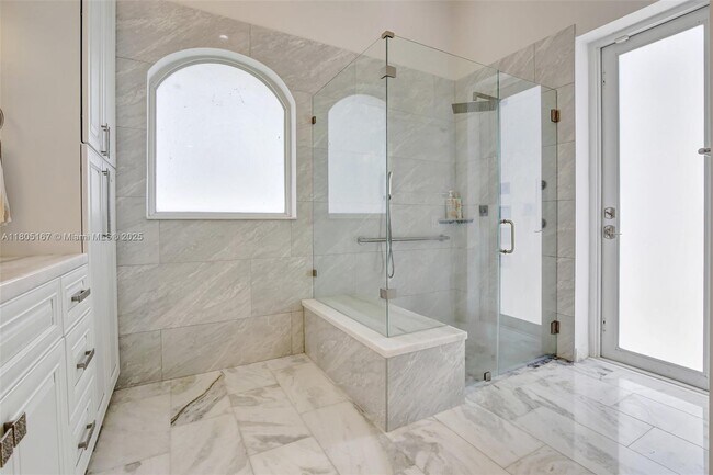 Building Photo - 2651 Oakmont Dr
