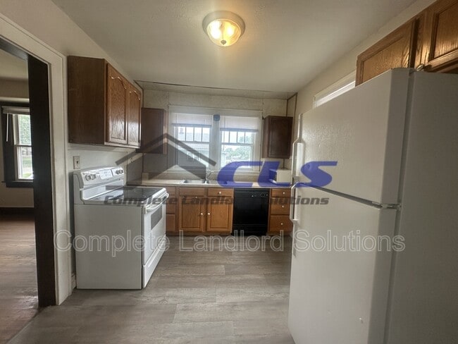 Building Photo - 1300 S 19th St