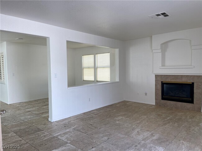 Building Photo - 4364 Mesa Hill Dr