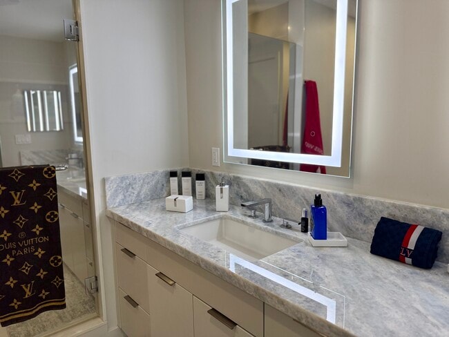 Building Photo - 197 Holokahiki Ln