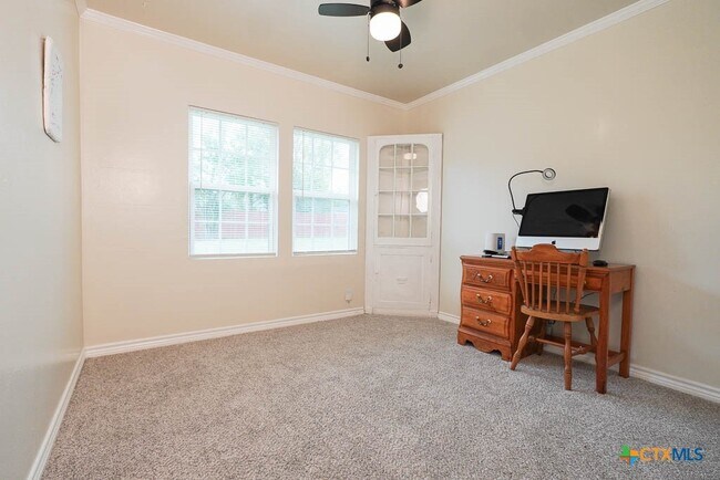 Building Photo - 913 Hander Ln