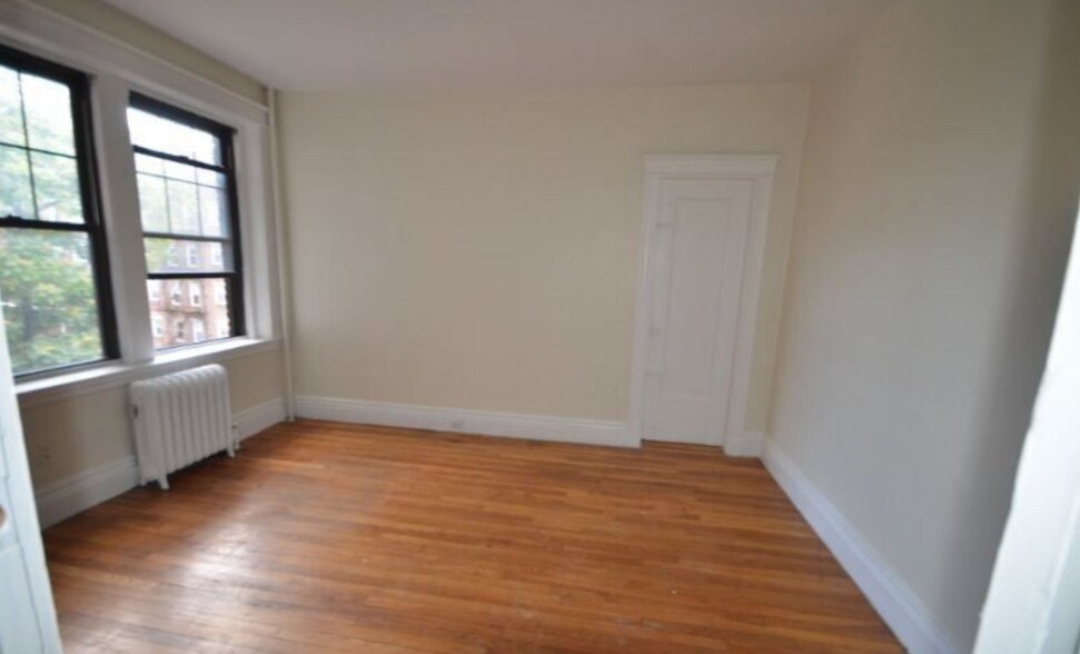 Building Photo - 52 Queensberry St