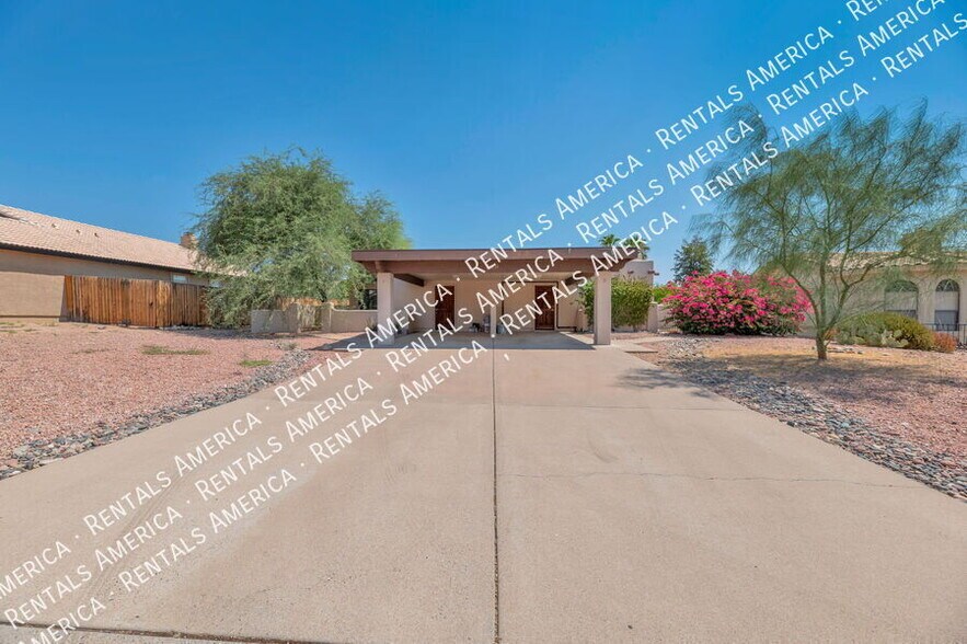 Building Photo - 13831 N Kendall Dr